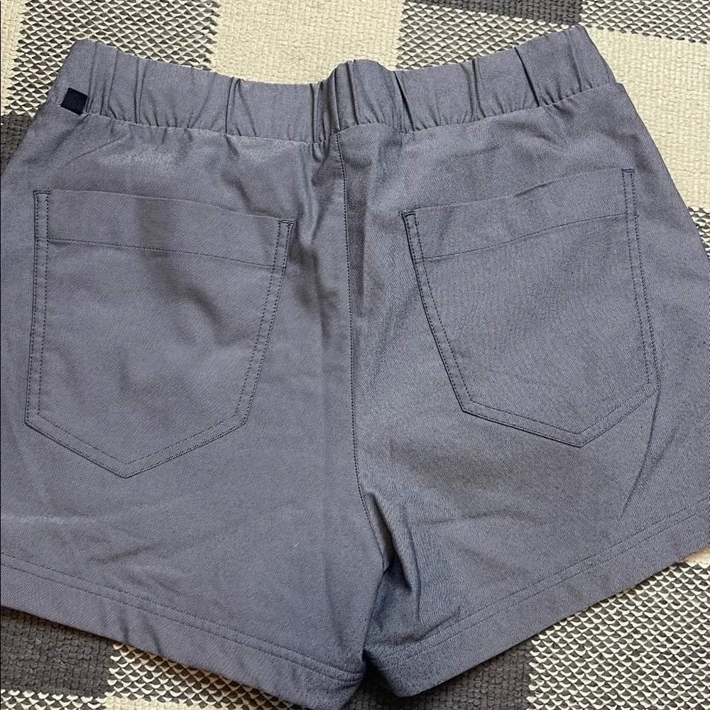 Lululemon Grey pull on shorts 8